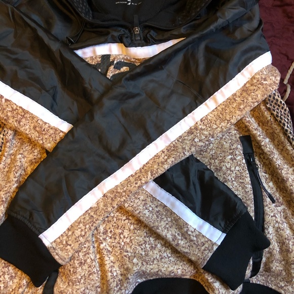 Staple pullover corkscrew design size large - Picture 3 of 5